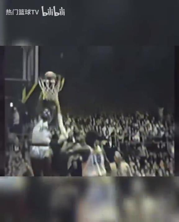 這是怪物嗎？張伯倫高中時期是怎么打球的？校園里的明星！