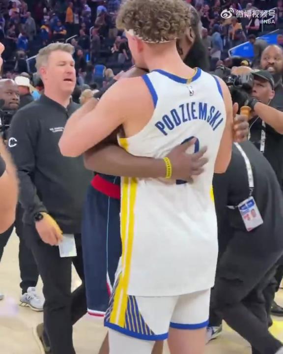 能打破附加賽不勝魔咒嗎？庫里賽后和哈登&小卡紛紛擁抱