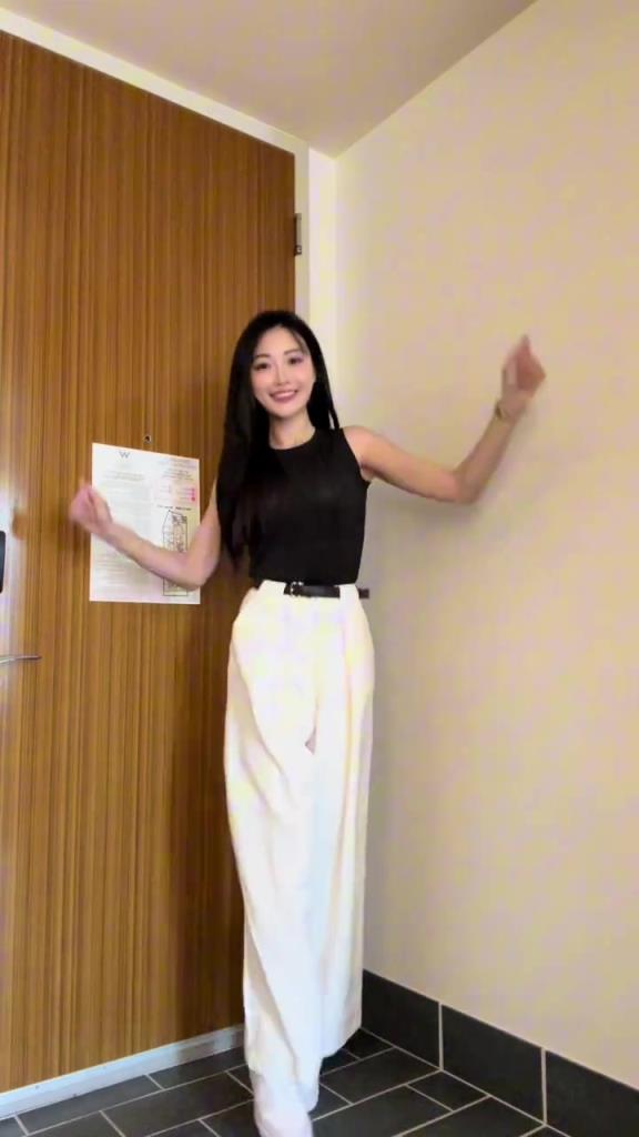 孟超曬自拍：常規(guī)賽正式收官啦，咱們季后賽見啦！