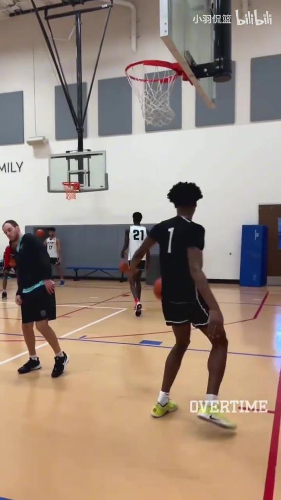 地表最強(qiáng)身體素質(zhì)？阿門扣籃簡(jiǎn)直就像直升機(jī)起飛一樣！