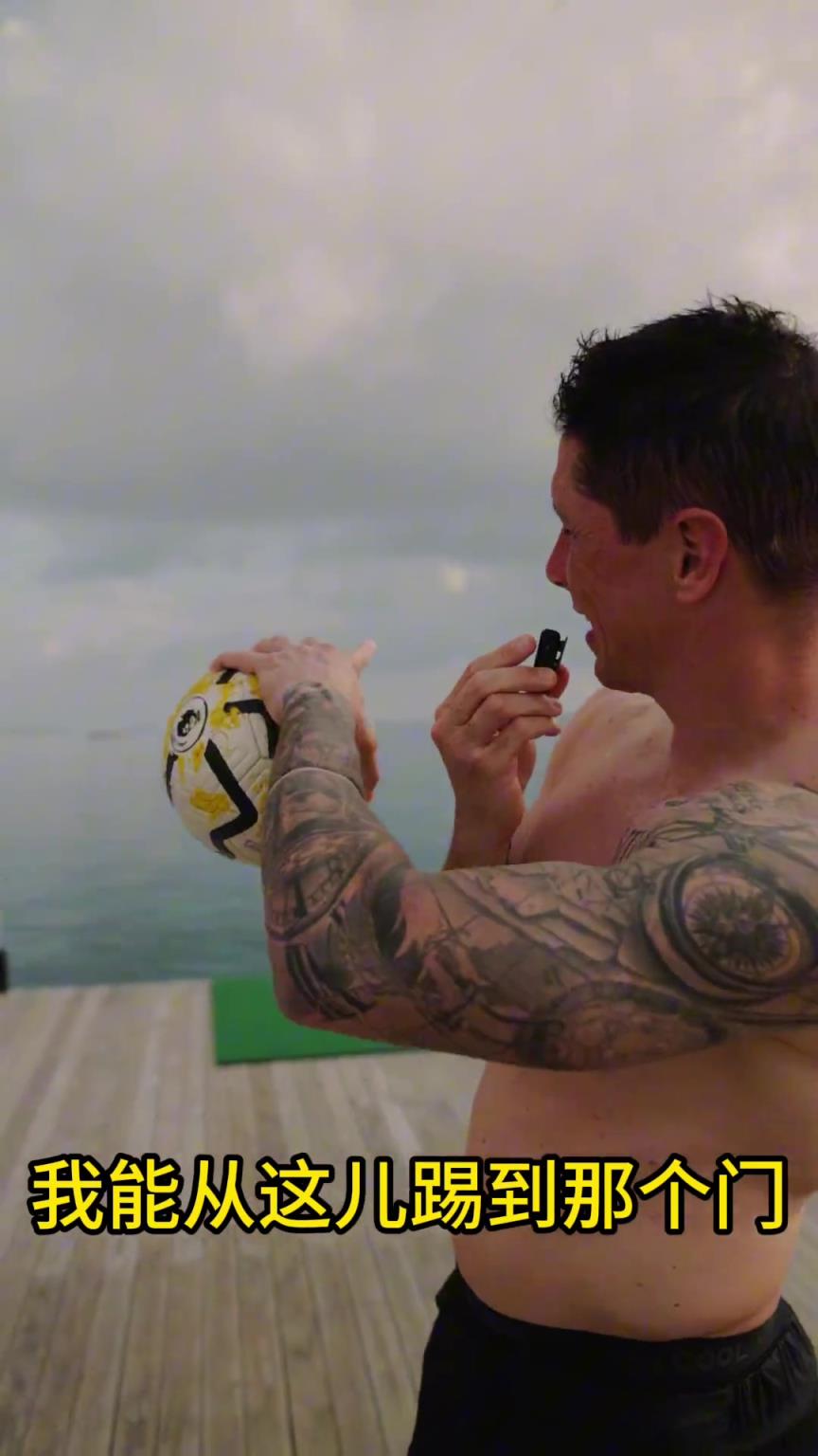 當(dāng)年多少人的偶像！托雷斯挑戰(zhàn)赤腳進(jìn)球