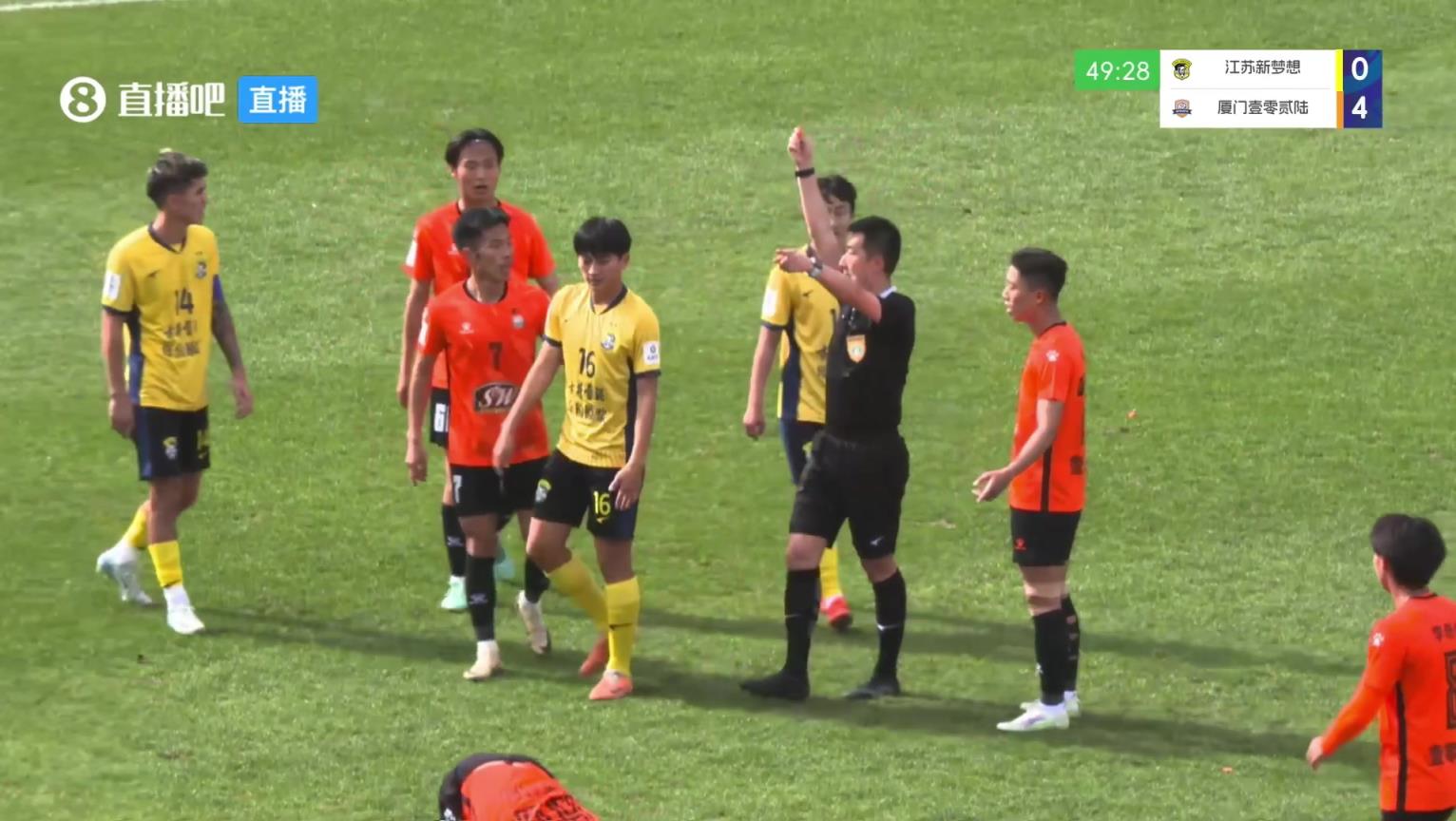 比姆巴佩抬的還高，中冠球員亮鞋釘兇狠蹬踏被裁判直紅驅(qū)逐