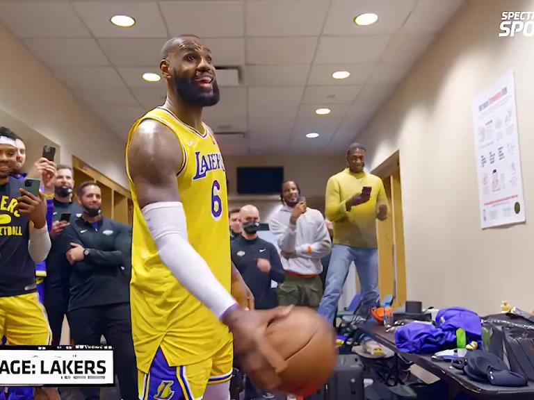 里弗斯絕殺之后湖人隊(duì)的更衣室氛圍，簡(jiǎn)直不要太和諧??！