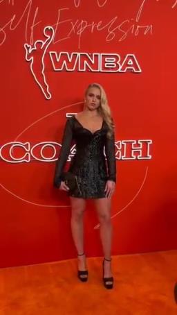 海莉選秀夜紅毯秀，人氣和顏值在這屆都是數一數二